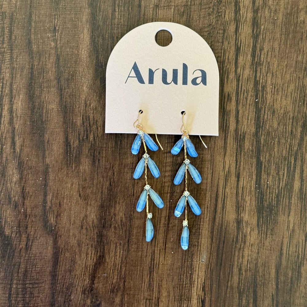Arula Resin leaf dangle earring - Picture 7 of 12